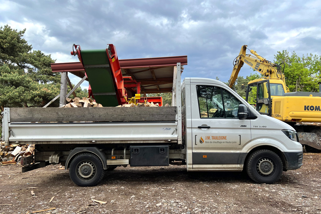 Découpe et Livraison en bois de Chauffage sec ou à sécher